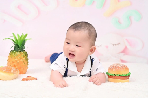 东平宝宝在妈妈肚子里